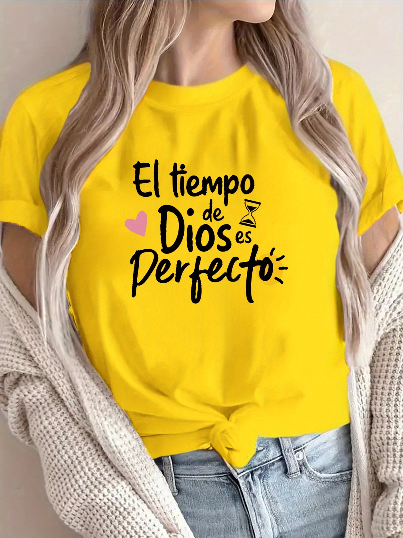 Person wearing a yellow t-shirt with Spanish text