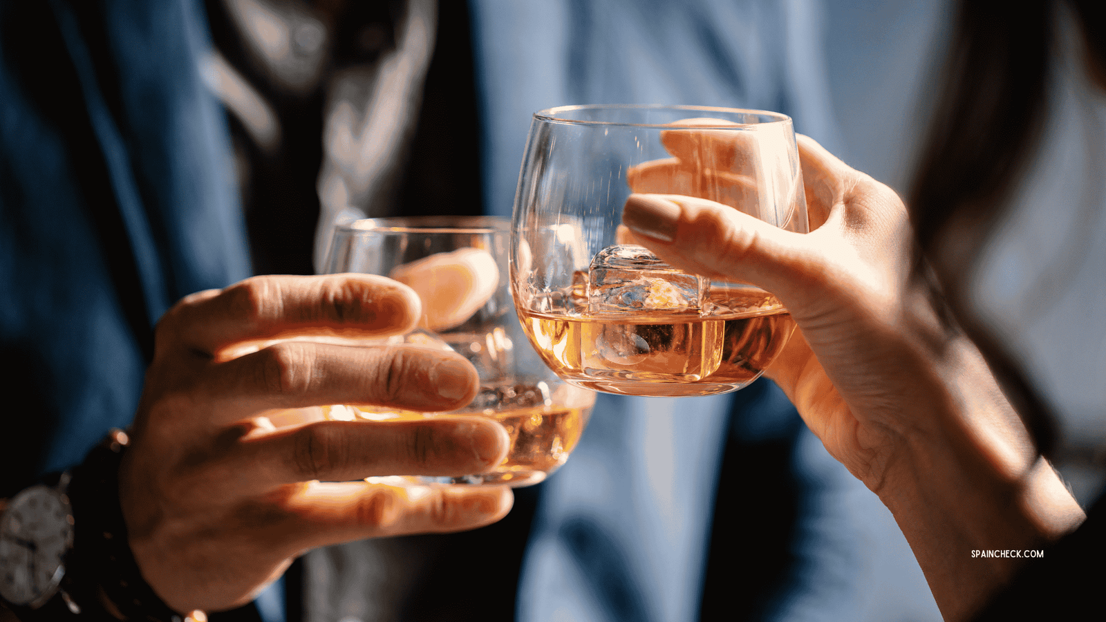people drinking whiskey in Spain showing legal drinking age of 18 for adults in bars and restaurants